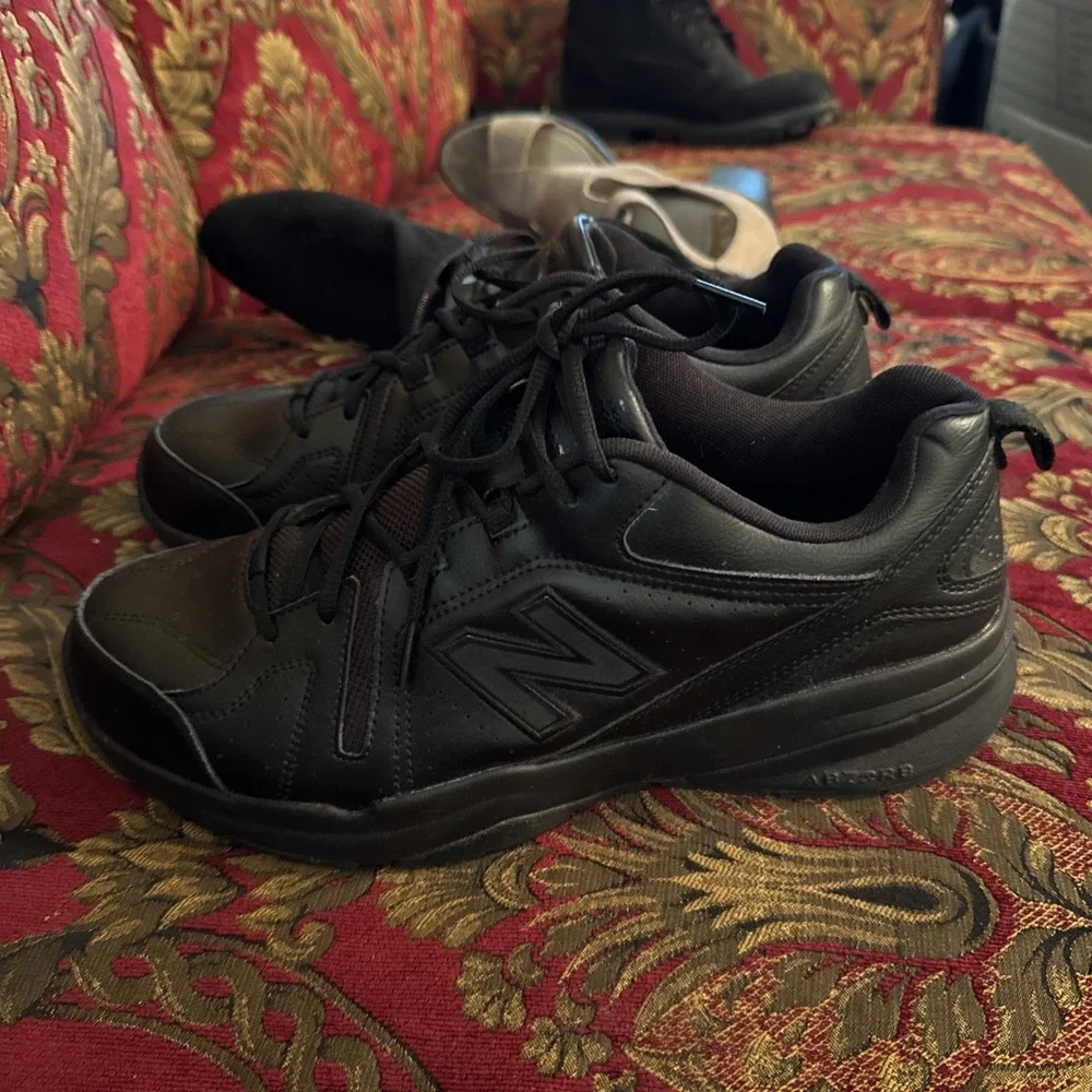 New Balance 608v5 Men's Triple Black Training Shoes - MX608AB5 Leather Size 11.5